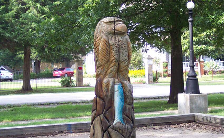 Chainsaw Art by Ed Babcock of eagle with fish